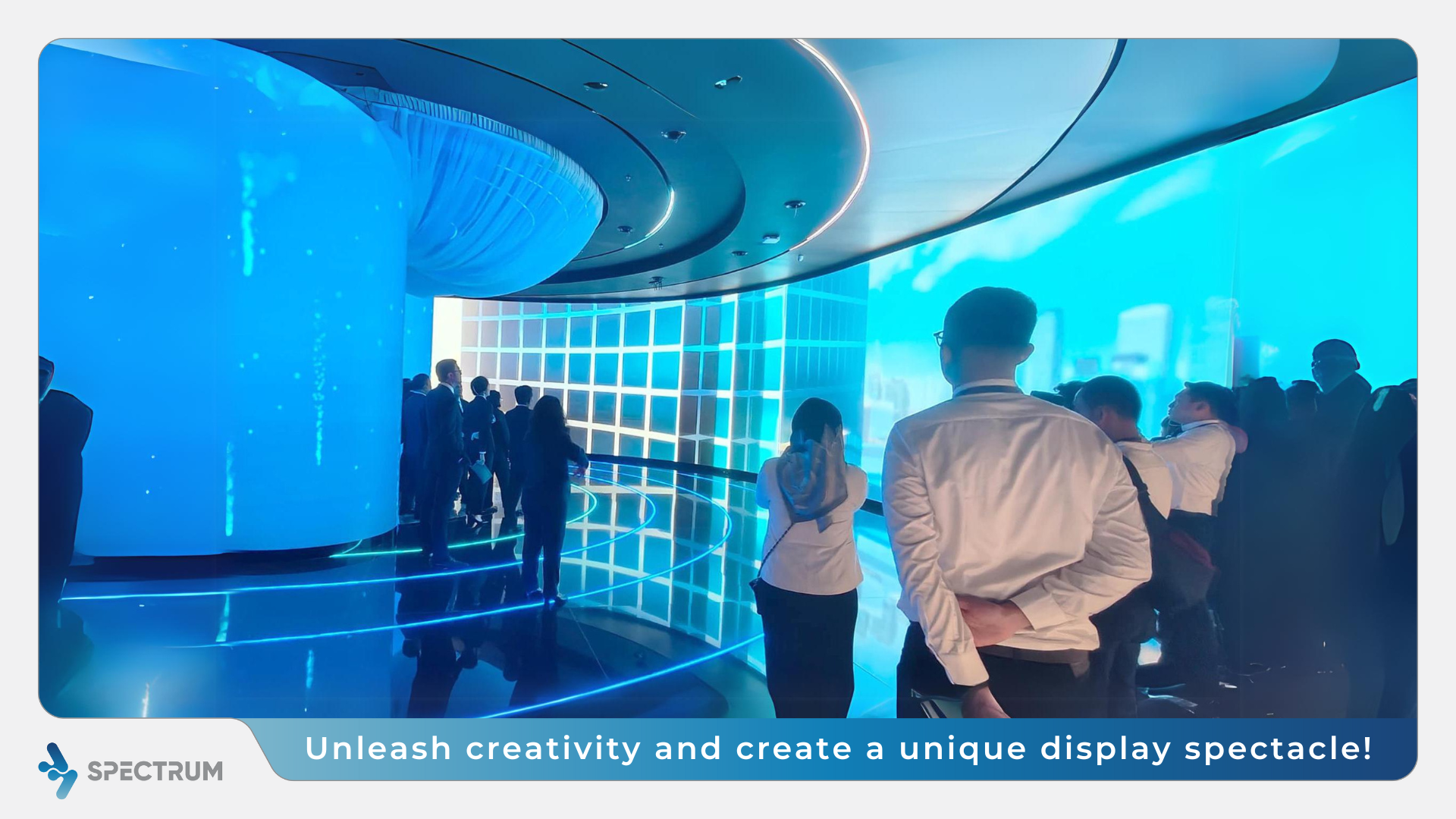 Unleash creativity and create a unique display spectacle! Arctic Fox series curved display, DIY visual miracle!